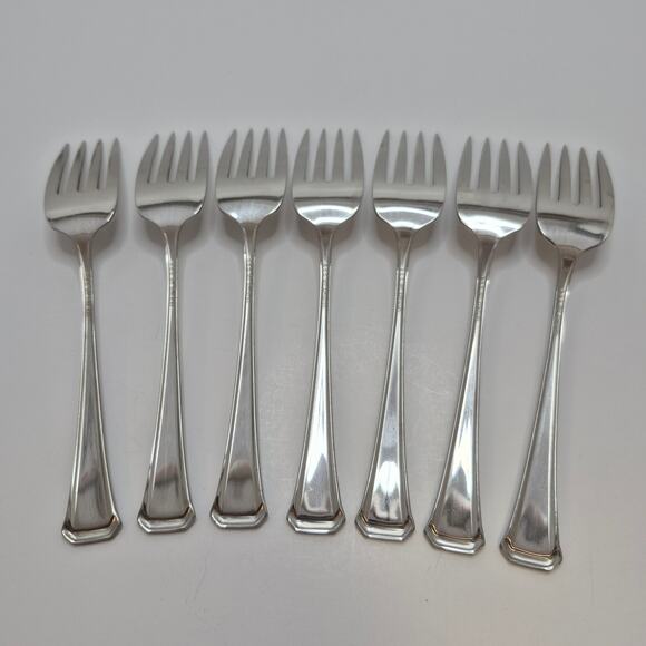 Oneida SSS Maestro St Leger Salad Forks Set of 7 Forks Stainless - Picture 2 of 15